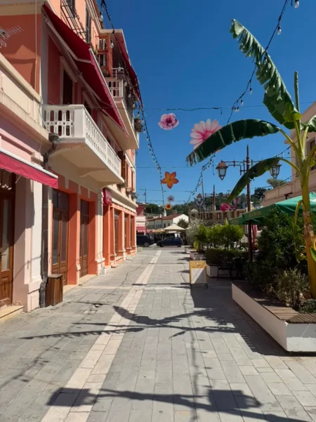 Vlore, shitet bar-resorant Kati 0, (Muradie)