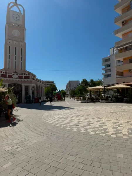 Vlore, shitet bar-resorant Kati 0, (Muradie)