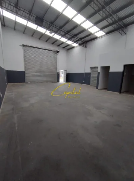 Tirane, jepet me qera magazine Kati 0, 800 m² 2.600 € (KOMBINAT)