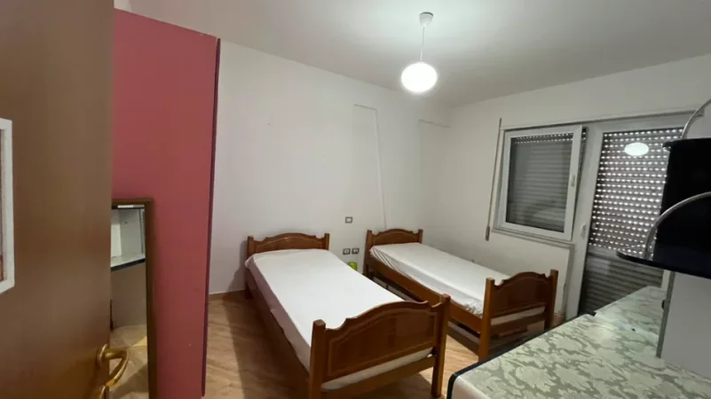 Durres, jepet me qira apartament 3+1+Ballkon Kati 4, 120 m²