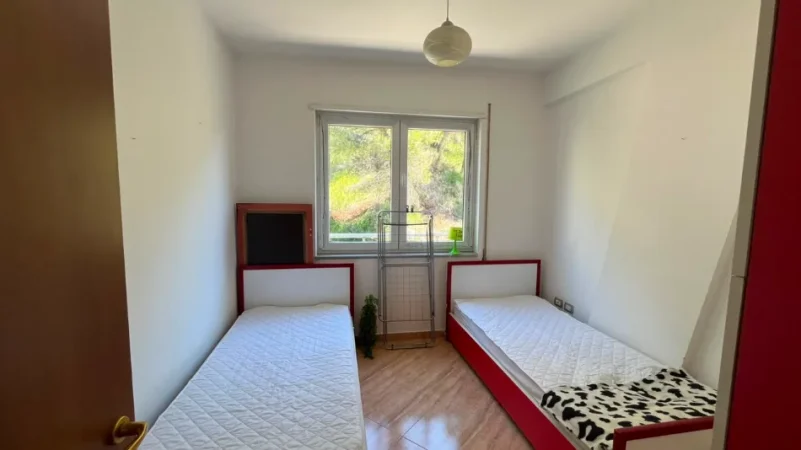 Durres, jepet me qira apartament 3+1+Ballkon Kati 4, 120 m²