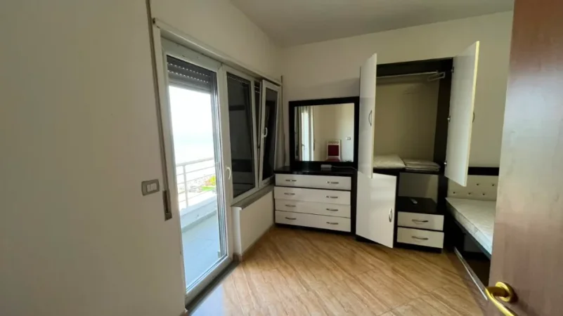 Durres, jepet me qira apartament 3+1+Ballkon Kati 4, 120 m²