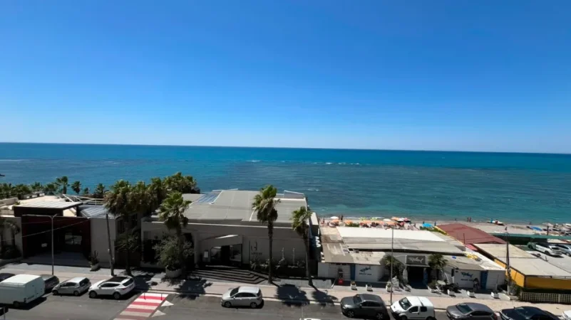 Durres, jepet me qira apartament 3+1+Ballkon Kati 4, 120 m²