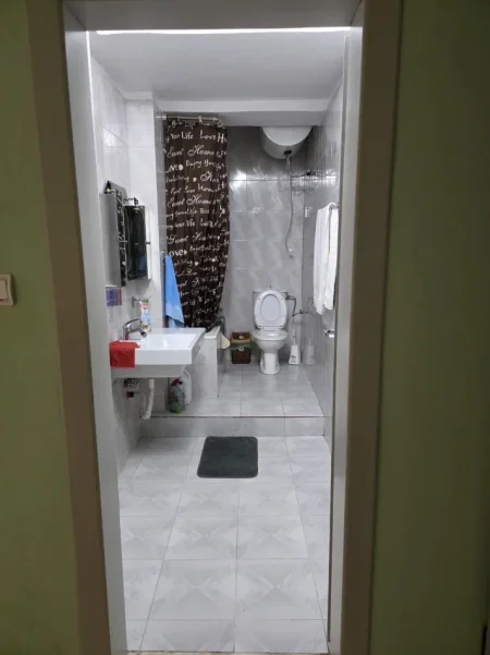 Tirane, jepet me qera apartament 2+1+Ballkon Kati 2, 100 m² 600 € (ALI DEMI)