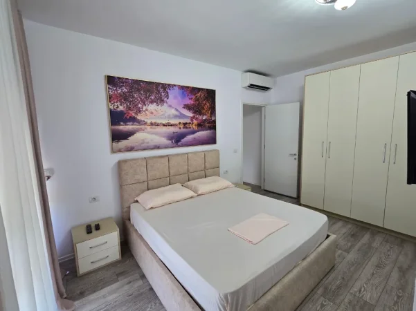 Tirane, jepet me qera apartament 1+1+Ballkon Kati 2, 64 m² 600 € (ALI DEMI)