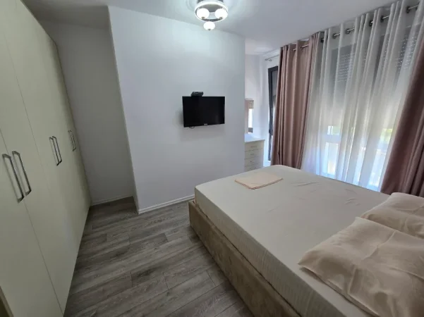 Tirane, jepet me qera apartament 1+1+Ballkon Kati 2, 64 m² 600 € (ALI DEMI)