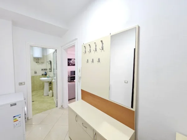 Tirane, jepet me qera apartament 2+1+Ballkon Kati 2, 90 m² 700 € (Bulevardi Zogu I, Rruga Haxhi Hysen Dalliu)