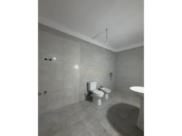 Tirane, shitet apartament 1+1 Kati 3, 101 m² 110.000 € 