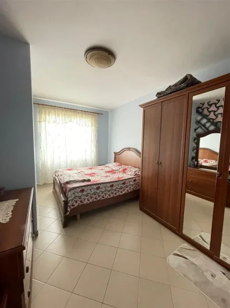 Tirane, jepet me qera apartament 1+1+Ballkon Kati 4, 67 m² 370 € (FRESKU)