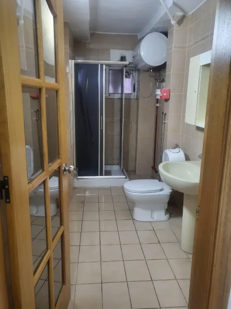 JEPET ME QERA APARTAMENT 2+1 60.000 LEKE QENDER 9 KATESHET