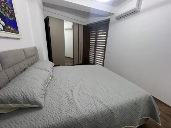Tirane, jepet me qera apartament 2+1 , 120 m² 1.200 € 