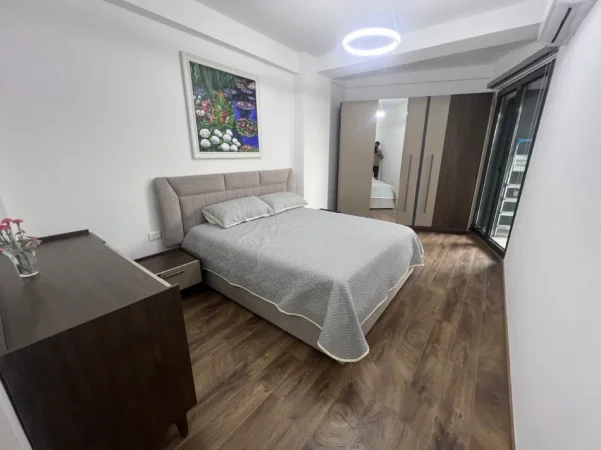 Tirane, jepet me qera apartament 2+1 , 120 m² 1.200 € 