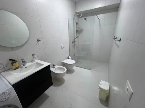 Tirane, jepet me qera apartament 2+1 , 120 m² 1.200 € 