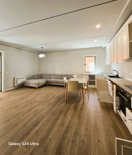Tirane, jepet me qera apartament 2+1+Aneks+Ballkon Kati 3, 125 m² 1.100 € (Rruga Kavajes)