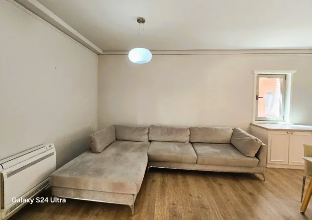 Tirane, jepet me qera apartament 2+1+Aneks+Ballkon Kati 3, 125 m² 1.100 € (Rruga Kavajes)
