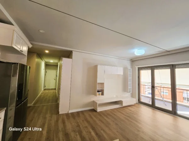 Tirane, jepet me qera apartament 2+1+Aneks+Ballkon Kati 3, 125 m² 1.100 € (Rruga Kavajes)