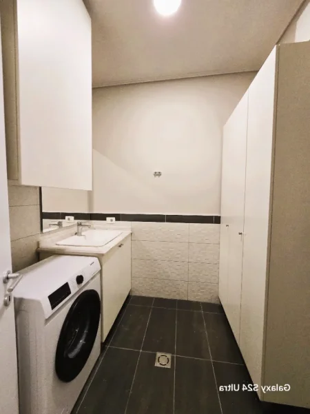 Tirane, jepet me qera apartament 2+1+Aneks+Ballkon Kati 3, 125 m² 1.100 € (Rruga Kavajes)
