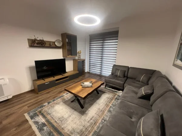Tirane, jepet me qera apartament 2+1 , 120 m² 1.200 € 
