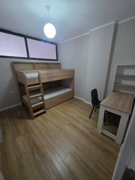 Tirane, jepet me qera apartament 2+1+Ballkon Kati 3, 75 m² 600 € (5 MAJI)