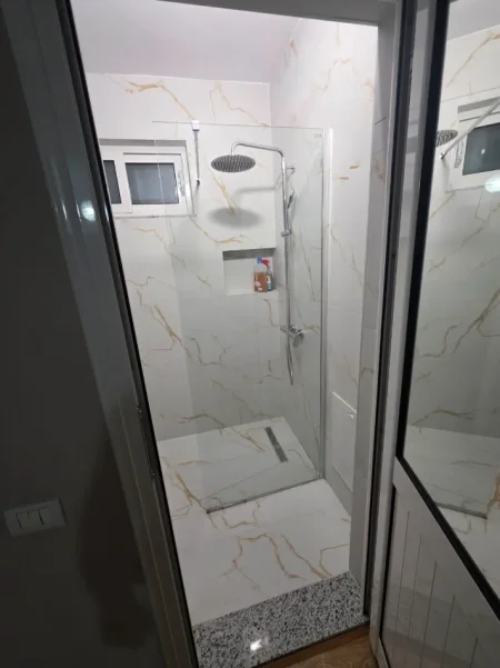 Tirane, jepet me qera apartament 2+1+Ballkon Kati 3, 75 m² 600 € (5 MAJI)