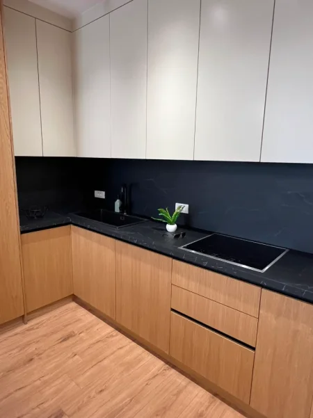 Tirane, jepet me qera apartament 2+1+Ballkon Kati 4, 120 m² 1.150 € (Golden Tower Mine Peza)