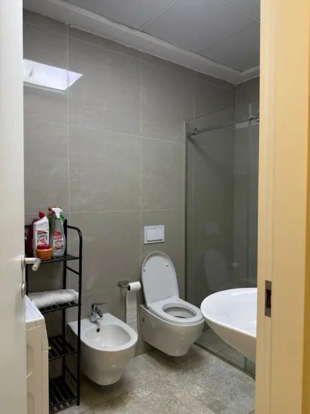 Tirane, jepet me qera apartament 2+1+Ballkon Kati 6, 86 m² 750 € (DON BOSKO)