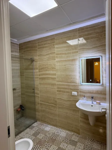 Tirane, jepet me qera apartament 2+1+Ballkon Kati 6, 86 m² 750 € (DON BOSKO)