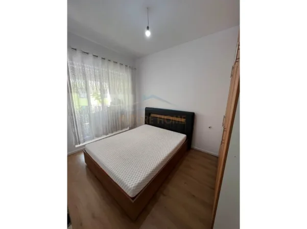 Tirane, jepet me qera apartament 1+1 Kati 3, 48 m² 400 € (ALI DEMI)