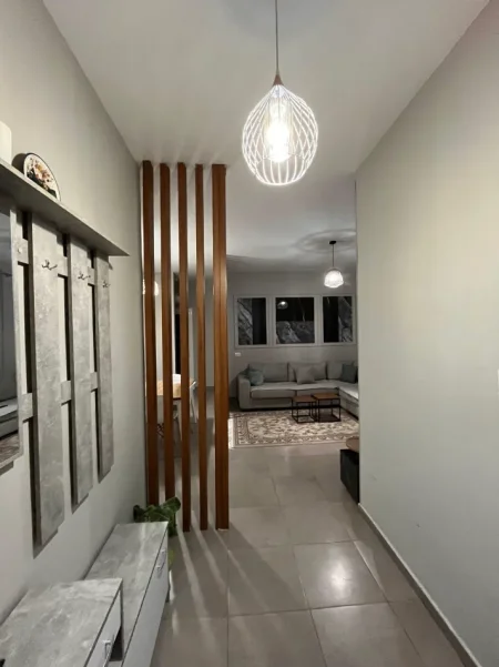 Tirane, jepet me qera apartament 1+1 Kati 6, 70 m² 400 € (Kthesa e kamzes,Pallatet e verdha)