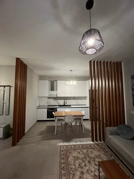Tirane, jepet me qera apartament 1+1 Kati 6, 70 m² 400 € (Kthesa e kamzes,Pallatet e verdha)