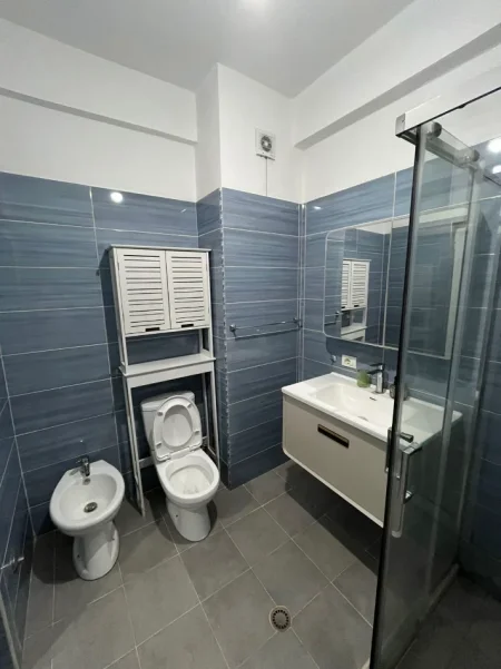 Tirane, jepet me qera apartament 1+1 Kati 6, 70 m² 400 € (Kthesa e kamzes,Pallatet e verdha)