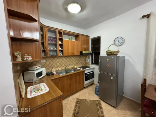 Tirane, jepet me qera apartament 2+1+Ballkon Kati 4, 80 m² 520 € (LAPRAKE)