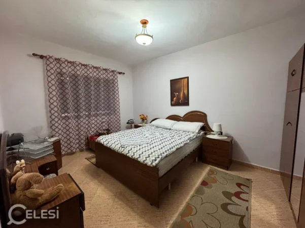 Tirane, jepet me qera apartament 2+1+Ballkon Kati 4, 80 m² 520 € (LAPRAKE)