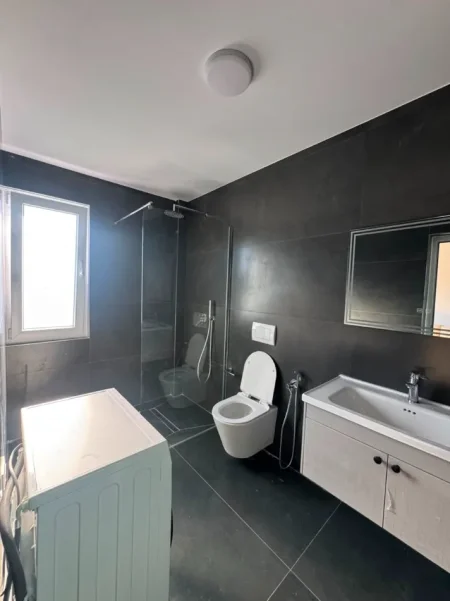 Tirane, jepet me qera apartament 1+1 Kati 6, 50 m² 570 € (vasil shanto)