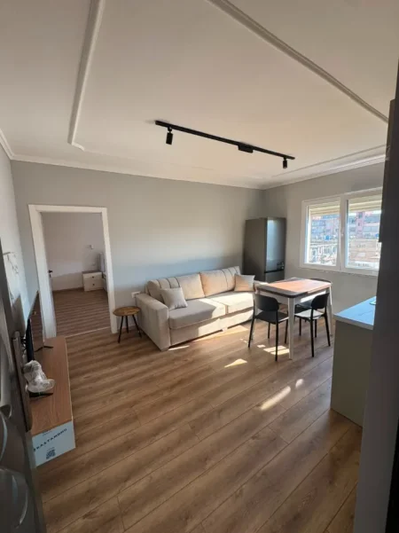 Tirane, jepet me qera apartament 1+1 Kati 6, 50 m² 570 € (vasil shanto)