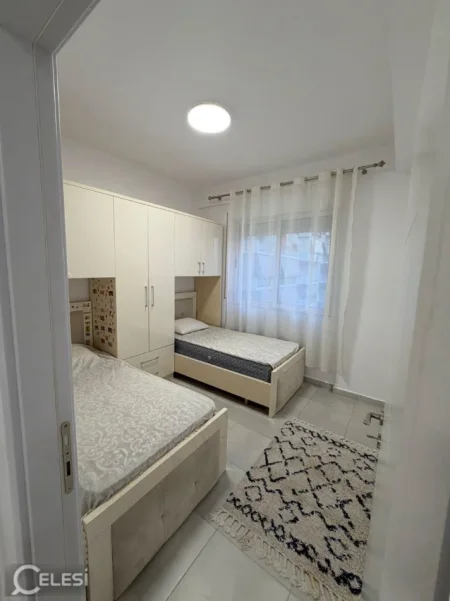 Tirane, jepet me qera apartament 2+1+Ballkon Kati 5, 80 m² 600 € (GOLDEN PARK)