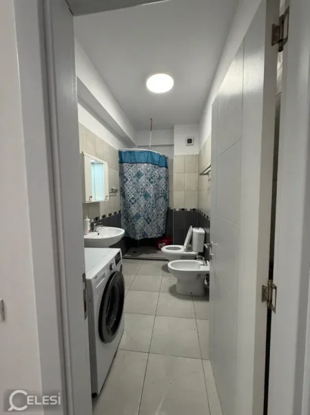 Tirane, jepet me qera apartament 2+1+Ballkon Kati 5, 80 m² 600 € (GOLDEN PARK)