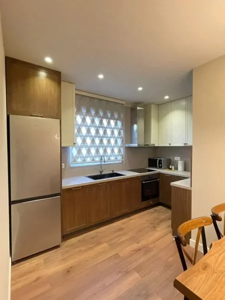 Tirane, jepet me qera apartament 2+1+Ballkon Kati 2, 76 m² 700 € (SELITE)