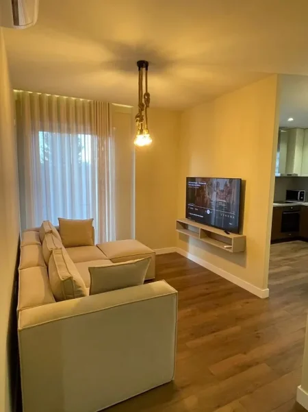 Tirane, jepet me qera apartament 2+1+Ballkon Kati 2, 76 m² 700 € (SELITE)