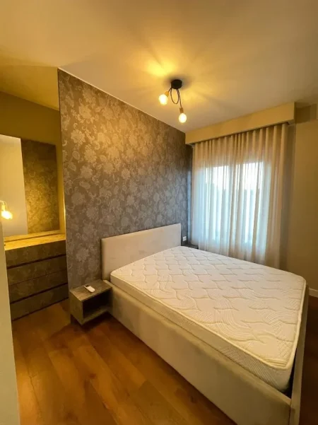 Tirane, jepet me qera apartament 2+1+Ballkon Kati 2, 76 m² 700 € (SELITE)