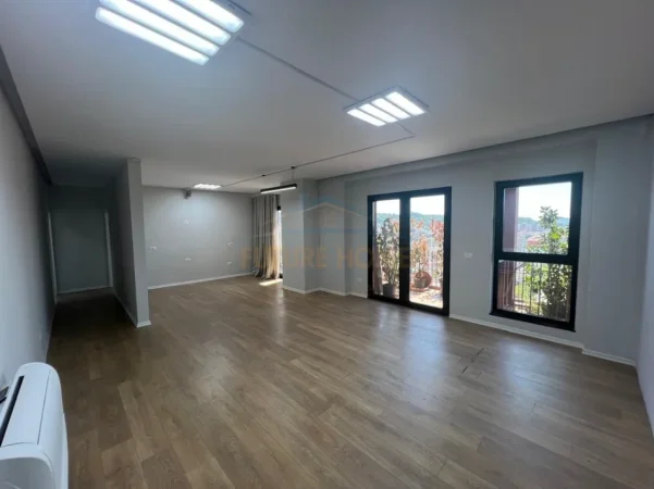 Tirane, jepet me qera ambjent biznesi Kati 0, 160 m² 2.500 € (Rruga e Kavajes, Tiranë)
