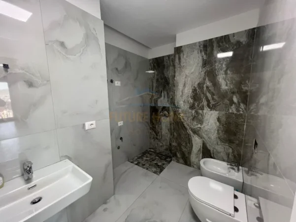 Tirane, jepet me qera ambjent biznesi Kati 0, 160 m² 2.500 € (Rruga e Kavajes, Tiranë)