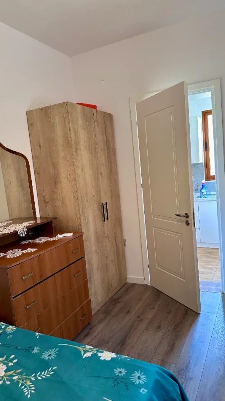 Tirane, jepet me qera Vile 1+1 Kati 2, 40 m² 450 € (rruga at zef pellumbi)
