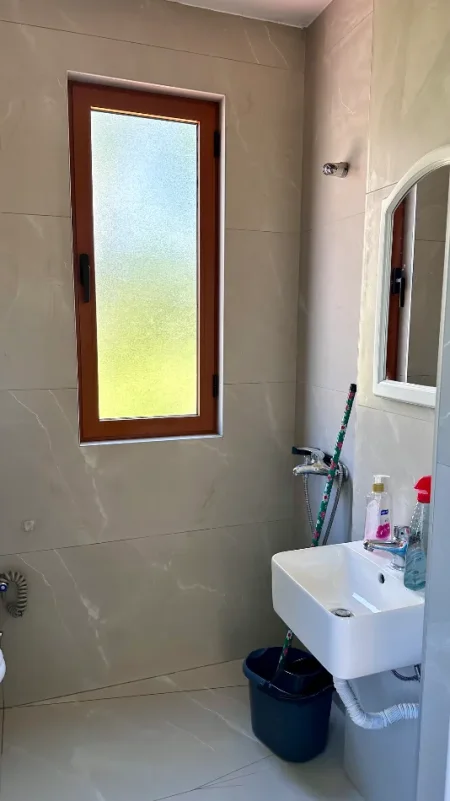 Tirane, jepet me qera Vile 1+1 Kati 2, 40 m² 450 € (rruga at zef pellumbi)