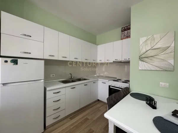 Tirane, jepet me qera apartament 1+1 Kati 3, 67 m² 700 € (tek parlamenti prane toptanit)