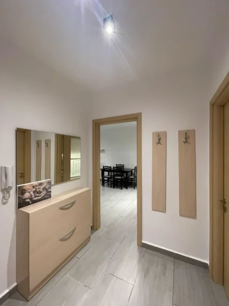 Tirane, jepet me qera apartament 1+1 Kati 2, 90 m² 520 € (ASTIR)