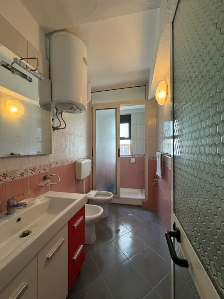 Durres, shitet apartament 2+1+Ballkon Kati 3, 97.000 € 