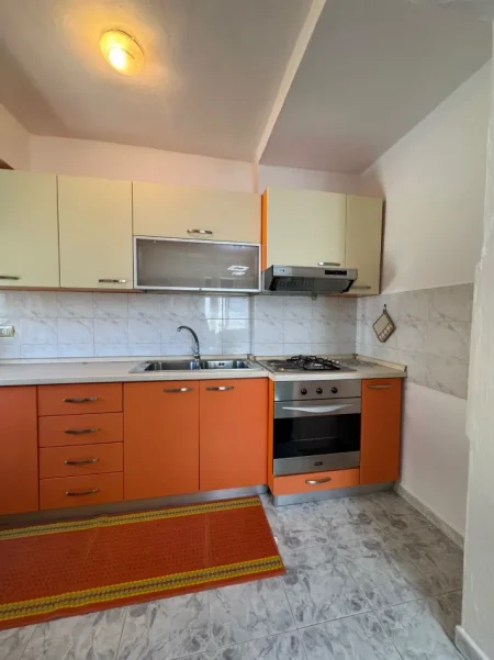 Durres, shitet apartament 2+1+Ballkon Kati 3, 97.000 € 