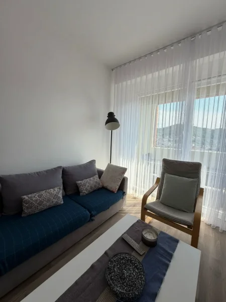 Tirane, jepet me qera apartament 2+1+Aneks+Ballkon Kati 10, 600 € (pallati me shigjeta , kompleksi delijorgji)