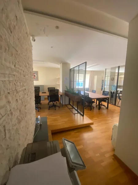 Tirane, jepet me qera zyre Kati 6, 140 m² 2.600 € (BRIGADA 8)